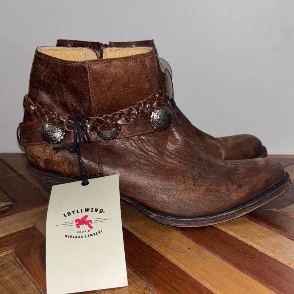 Idyllwind Brown Heeled Boots with Distressed Leather